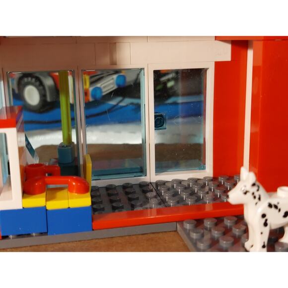 FIRE STATION & 3Vehicles LEGO CITY Set #60004 100% COMPLETE + ALL 5 Instructions - Picture 7 of 16